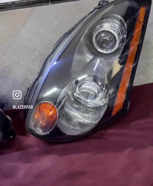 Far camı değişimi işindeki farın cam ve mercek görünümü
